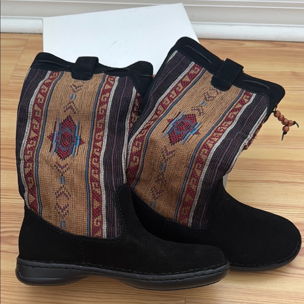 Minnetonka Black and Brown Winter Boots with Southwestern Pattern new with box